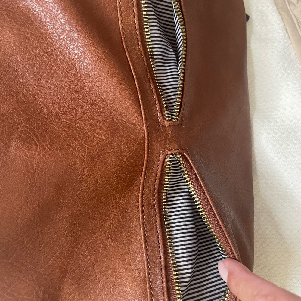 Brand New Deluxity Los Angeles Chic handbag Tan Faux Leather Hobo Bag purse nice - Picture 9 of 9